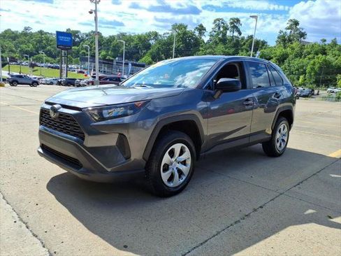 Used 2022 Toyota RAV4 LE AWD/4WD image 4