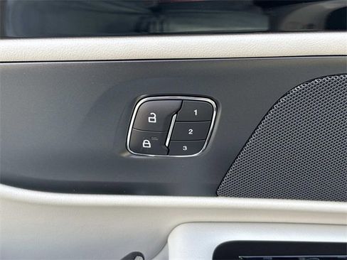 New 2026 Lincoln Nautilus Premier image 21