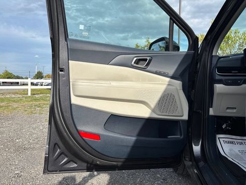 Certified 2025 Kia Carnival EX FWD image 18