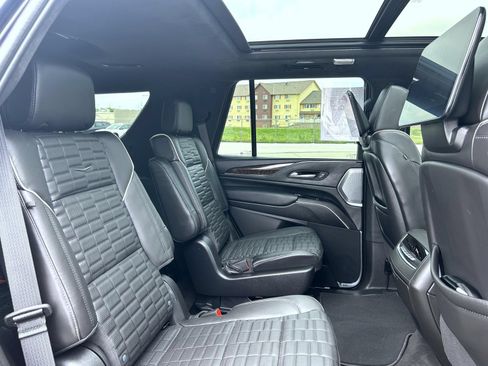 Certified 2023 Cadillac Escalade Premium Luxury Platinum AWD/4WD image 19