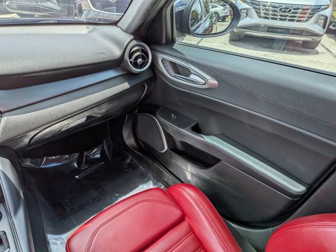Used 2022 Alfa Romeo Giulia Veloce RWD image 19