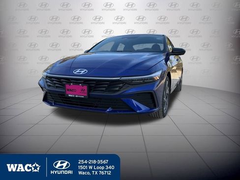 Used 2025 Hyundai Elantra Sport image 3