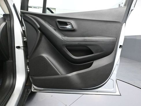 Used 2016 Chevrolet Trax LS image 35