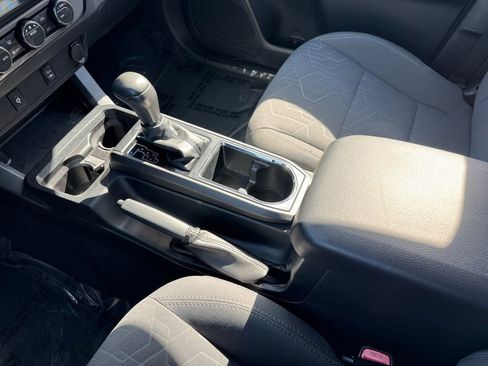 Certified 2019 Toyota Tacoma TRD Off-Road w/ TRD Premium Off Road Package AWD/4WD image 25