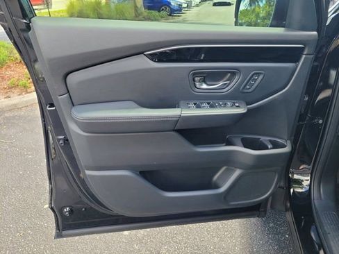 Certified 2023 Honda Pilot Touring image 18