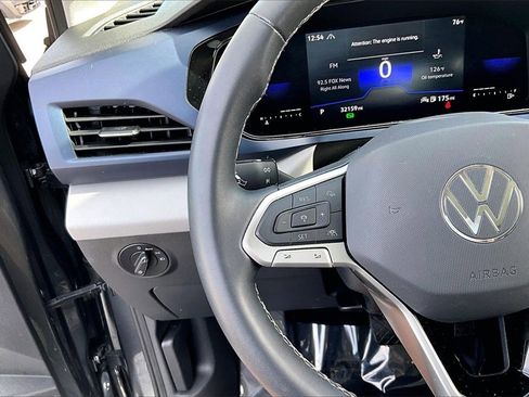 Certified 2022 Volkswagen Taos SE w/ Panoramic Sunroof Package image 24