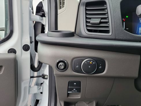 New 2025 Ford Transit 250 148 Medium Roof image 21