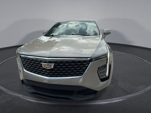 Used 2024 Cadillac XT4 Luxury FWD image 3