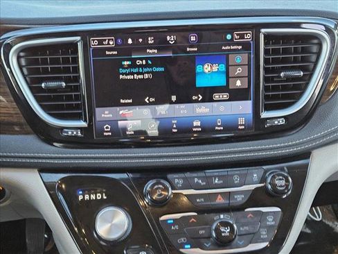 Used 2022 Chrysler Pacifica Limited image 14