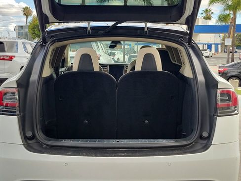 Used 2018 Tesla Model X 75D image 9