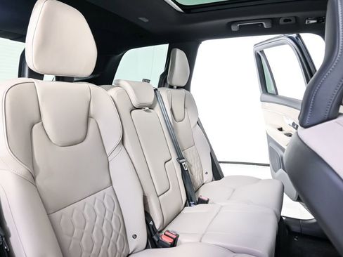 Certified 2026 Volvo XC90 B6 Plus w/ Protection Package Premier AWD/4WD image 24