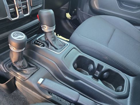 Used 2021 Jeep Gladiator Sport AWD/4WD image 11