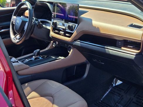 Used 2024 Toyota Grand Highlander AWD Hybrid image 9