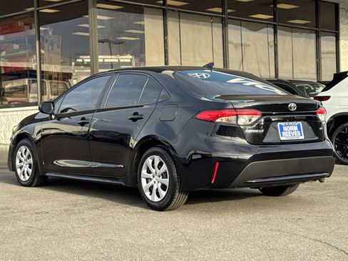 Used 2022 Toyota Corolla LE image 3