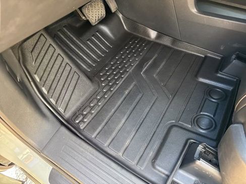 Used 2024 Nissan Pathfinder SL image 13