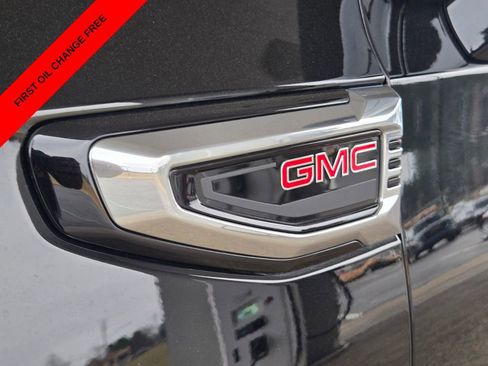 Used 2025 GMC Yukon XL Denali AWD/4WD image 10