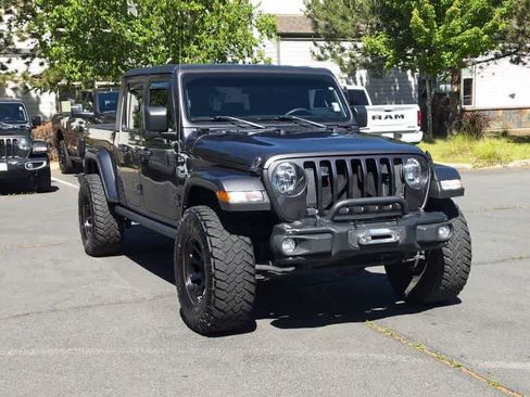 Used 2023 Jeep Gladiator Sport AWD/4WD image 3
