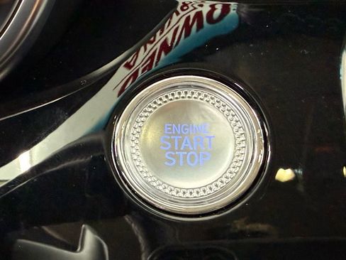 Used 2025 Genesis G70 2.5T image 24