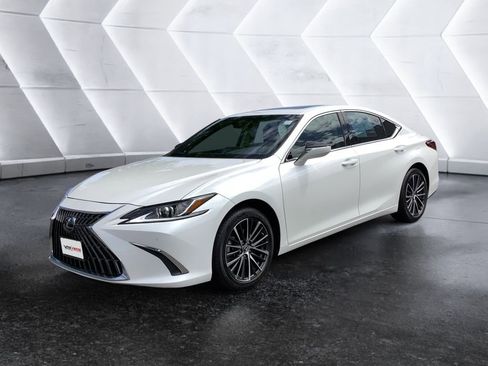 Used 2023 Lexus ES 350 w/ Premium Package FWD image 3