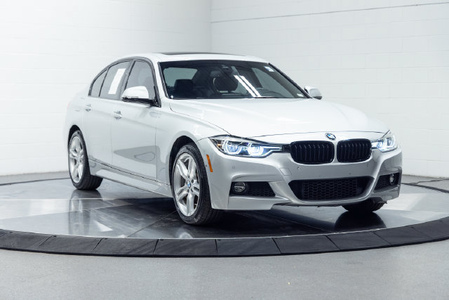 Used 2017 BMW 330i xDrive Sedan AWD/4WD image 4