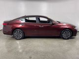 Used 2023 Nissan Altima 2.5 SV image 2