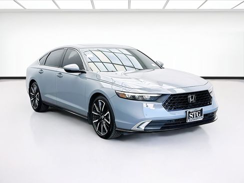 Used 2023 Honda Accord Touring image 3