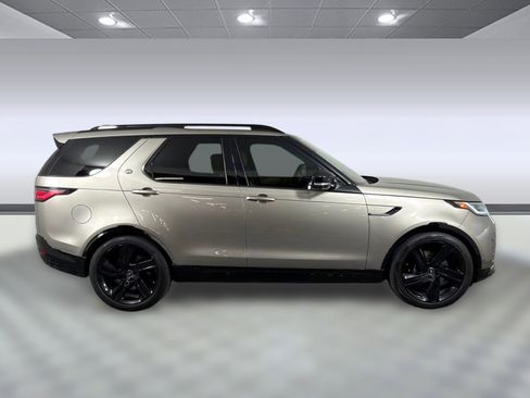 Certified 2023 Land Rover Discovery Metropolitan Edition image 8
