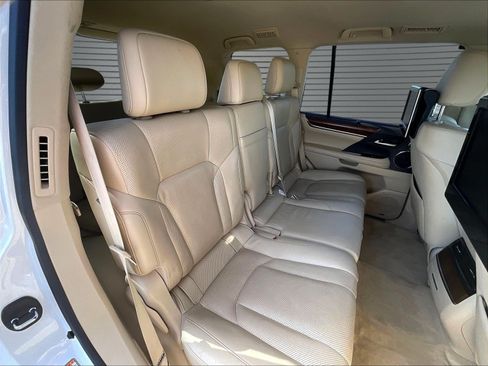 Used 2017 Lexus LX 570 4WD w/ Luxury Package image 24
