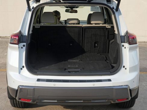 Used 2025 Nissan Rogue SL FWD image 9