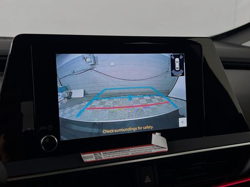 Used 2025 Toyota Prius Plug-In Hybrid image 28