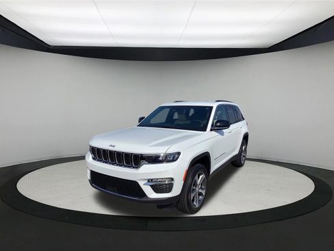 Used 2024 Jeep Grand Cherokee Limited image 4