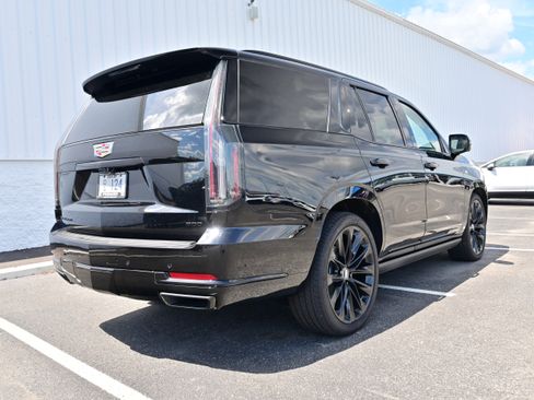 Used 2025 Cadillac Escalade Sport Platinum w/ LPO, ONYX Package image 8