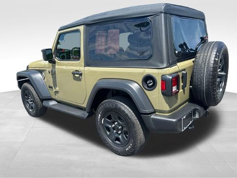 Used 2025 Jeep Wrangler Sport AWD/4WD image 4