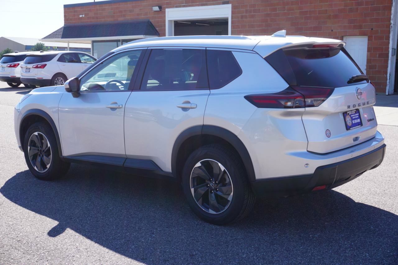 Used 2024 Nissan Rogue SV w/ SV Premium Package AWD/4WD image 3
