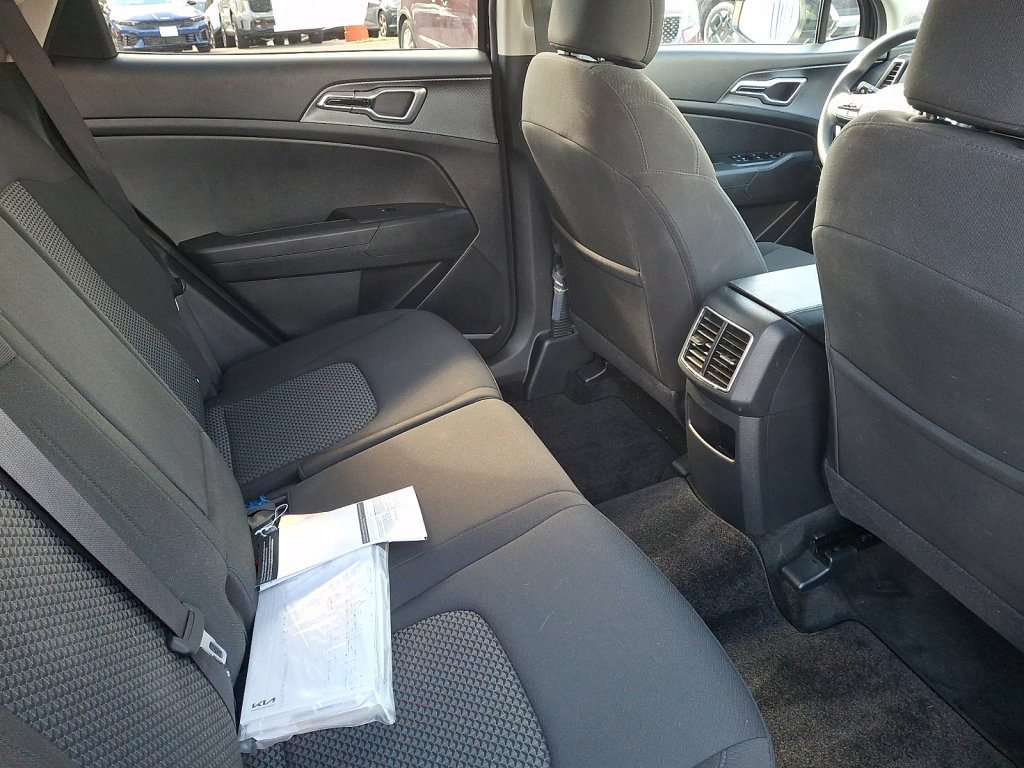 Used 2024 Kia Sportage LX FWD image 17