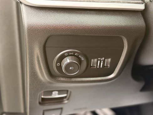 Used 2023 Jeep Grand Cherokee Limited w/ Black Appearance Package AWD/4WD image 14