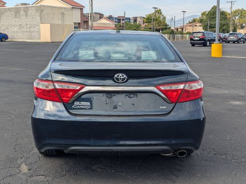 Used 2017 Toyota Camry SE w/ Moonroof Package FWD image 5