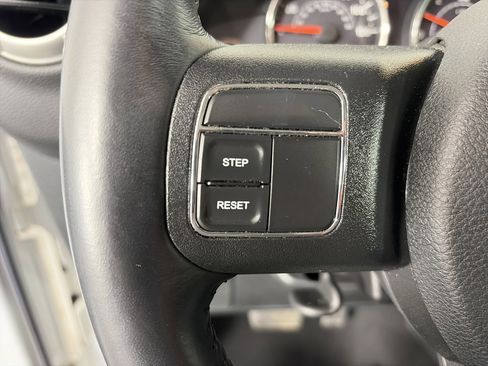 Used 2018 Jeep Wrangler Unlimited Sahara AWD/4WD image 30