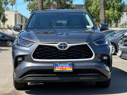 Used 2023 Toyota Highlander LE FWD image 9
