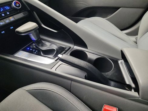 Used 2023 Hyundai Elantra SEL image 26