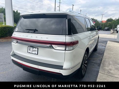 Used 2023 Lincoln Navigator Reserve AWD/4WD image 7