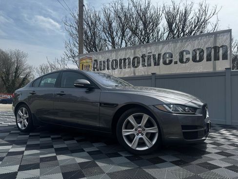 Used 2018 Jaguar XE Prestige image 1