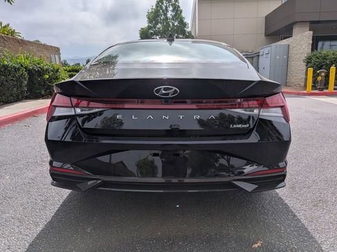 Certified 2022 Hyundai Elantra Limited FWD image 7