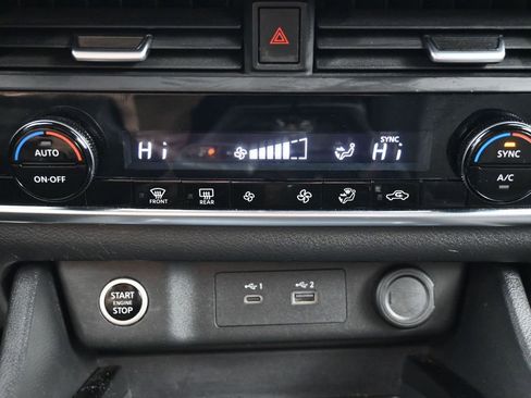 Used 2023 Nissan Rogue SV image 17