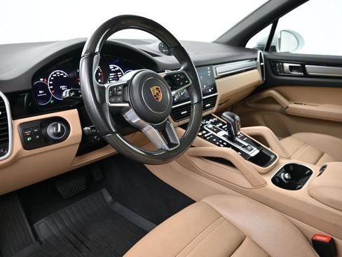 Certified 2023 Porsche Cayenne Platinum Edition AWD/4WD image 4