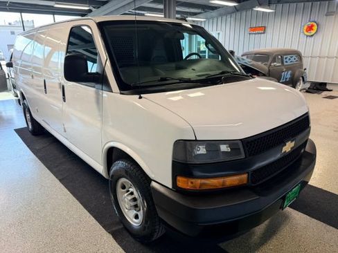 Used 2022 Chevrolet Express 3500 Extended w/ Driver Convenience Package RWD image 2