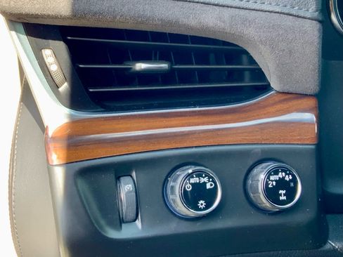 Used 2020 Cadillac Escalade ESV Luxury AWD/4WD image 44