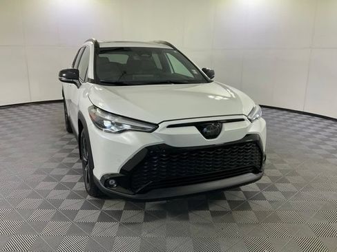 Used 2025 Toyota Corolla Cross AWD Hybrid w/ Convenience Package image 9