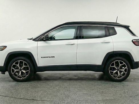Used 2025 Jeep Compass Limited AWD/4WD image 4