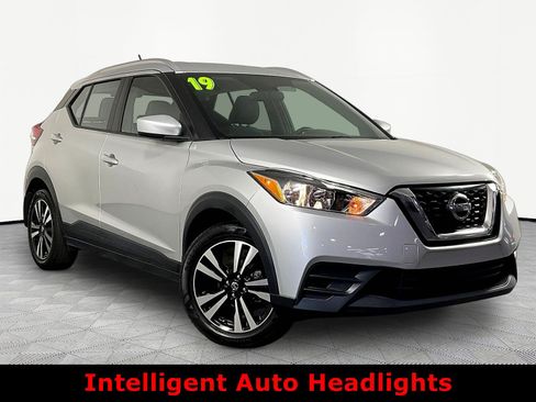 Used 2019 Nissan Kicks SV FWD image 3